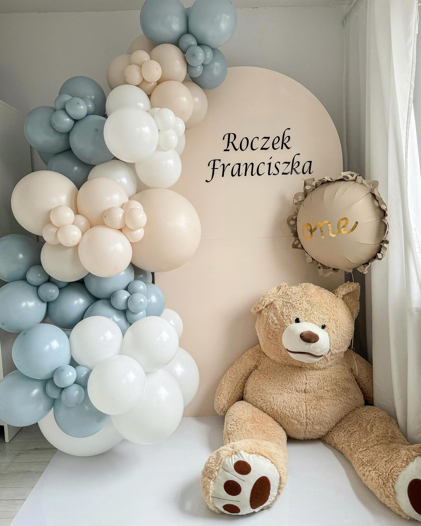 scianka do zdjec na roczek katowice