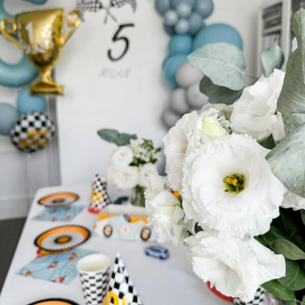 scianka do zdjec na urodziny wyscigi