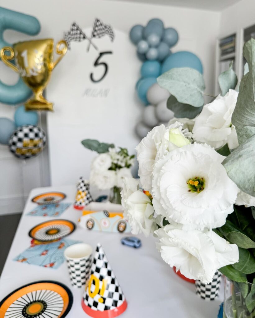 scianka do zdjec na urodziny wyscigi