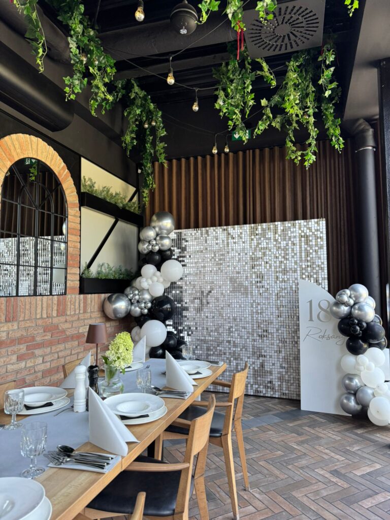 Ścianka cekinowa srebrna do zdjec (1)