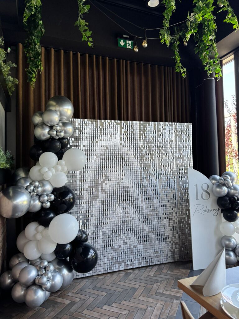 Ścianka cekinowa srebrna do zdjec (3)