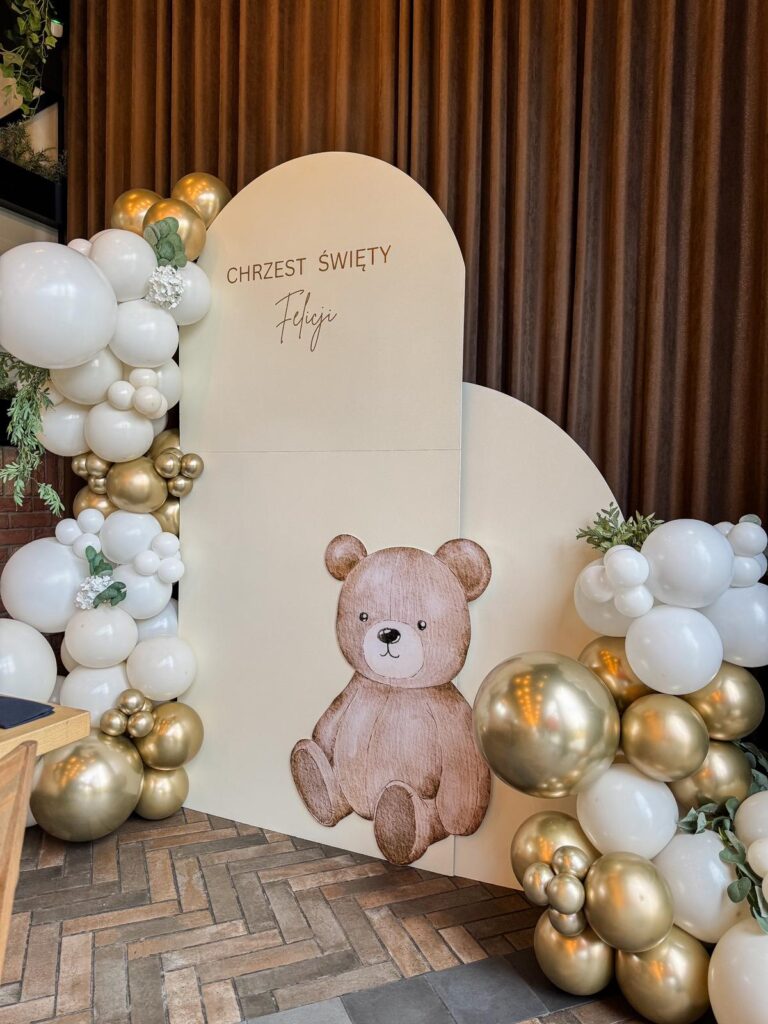 dekoracja z misiem na chrzest kłos