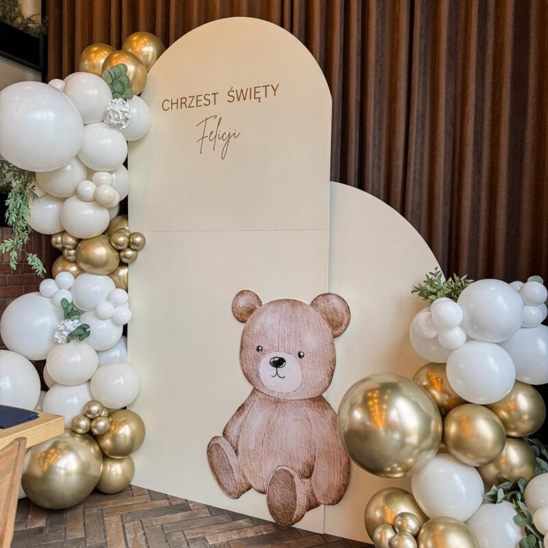 dekoracja z misiem na chrzest kłos